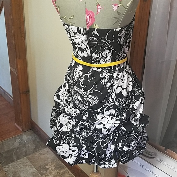 Speachless dress - Picture 2 of 3